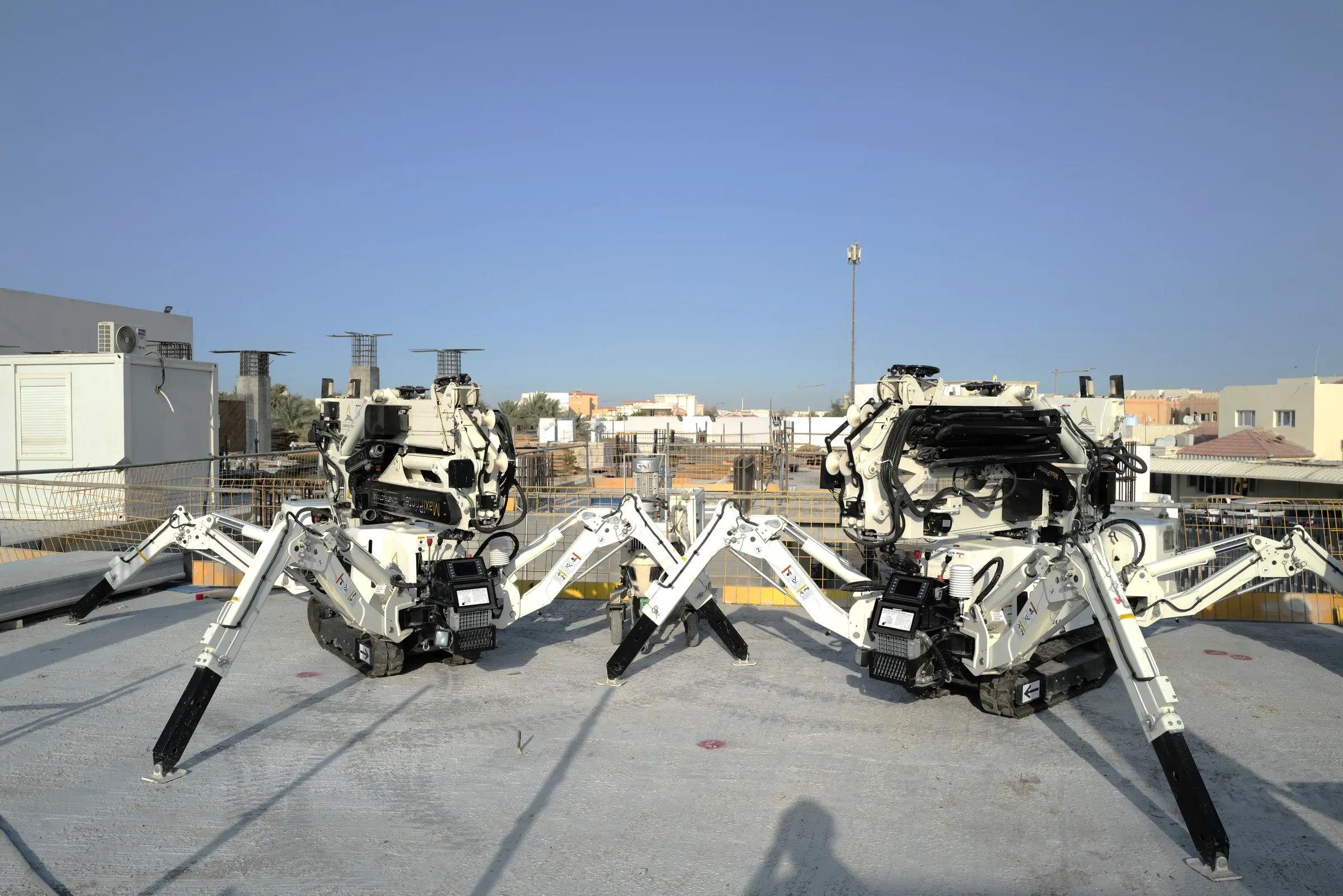 Two MaxiPrinters on the roof slab at School 08