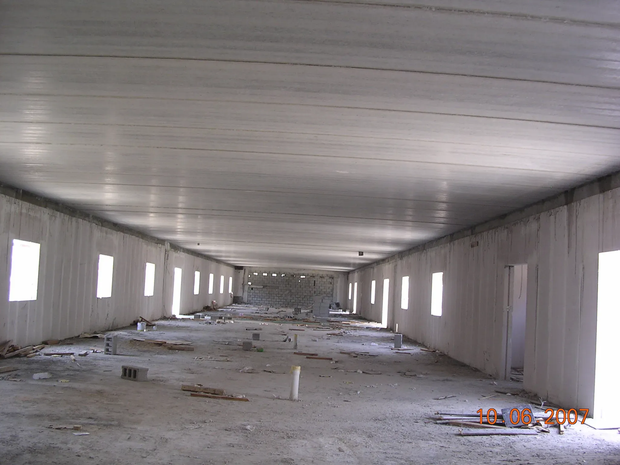 Hollow-core slabs on AAC walls